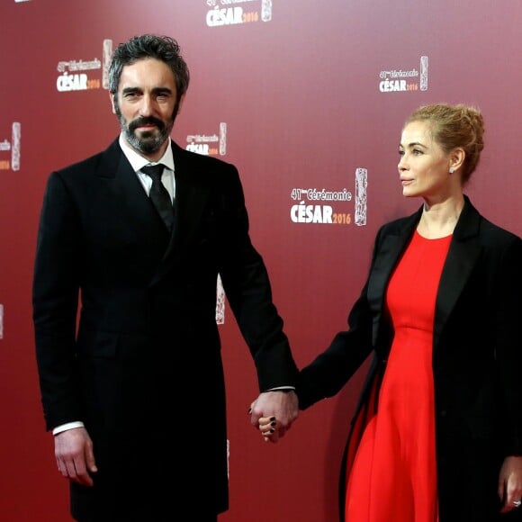 Emmanuelle Béart (Habillée en Dior) et son compagnon Frédéric - Photocall lors de la 41e cérémonie des Cesar au théâtre du Châtelet à Paris, le 26 février 2016. © Borde-Jacovides/Bestimage