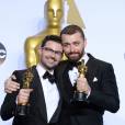 Sam Smith et James Napier (Jimmy Napes) (Oscar de la meilleure chanson "Writing's On The Wall" pour le film "007 Spectre") - Press Room de la 88ème cérémonie des Oscars à Hollywood, le 28 février 2016.28/02/2016 - Los Angeles