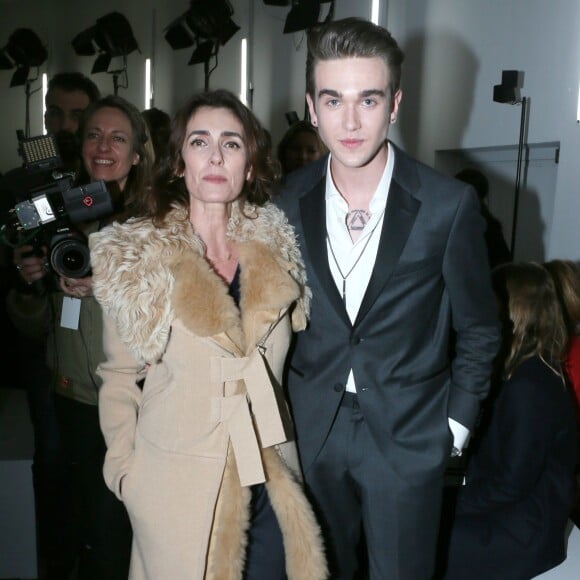 Agnès Boulard (Mademoiselle Agnès) et Gabriel-Kane Day-Lewis - Défilé Paco Rabanne (collection prêt-à-porter automne-hiver 2016-2017) au Musée d'art moderne. Paris, le 3 mars 2016.