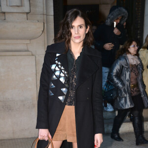 Louise Monot arrive au Grand Palais pour assister au défilé Barbara Bui (collection automne-hiver 2016/2017). Paris, le 3 mars 2016.