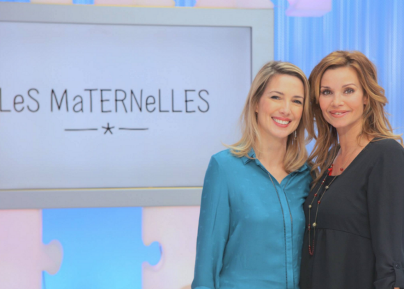 Ingrid Chauvin aux côtés de Sidonie Bonnec lors de l'enregistrement de l'émission "Les Maternelles" sur France 5, en février 2016.
