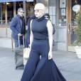 La chanteuse Lady Gaga sort de son appartement pour aller au magasin Bergdorf Goodman où elle pose avec le styliste Brandon Maxwell dans la rue à New York, le 18 février 2016.