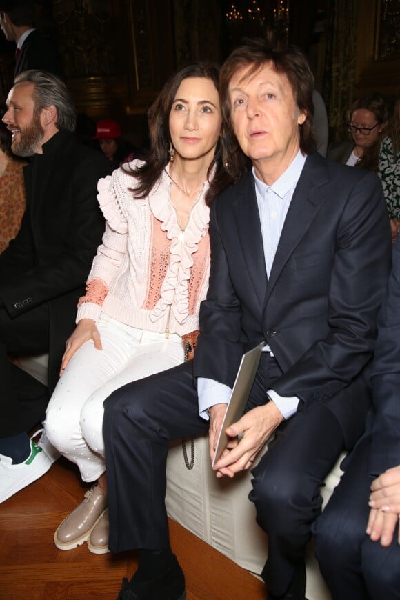 Sir Paul McCartney et sa femme Nancy Shevell - People au défilé de mode prêt-à-porter automne-hiver 2016/2017 "Stella McCartney" au palais Garnier à Paris. Le 7 mars 2016