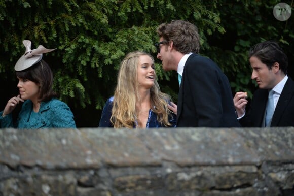 Cressida Bonas, petite amie du prince Harry, au mariage de Thomas van Straubenzee et Lady Melissa Percy à Northumbria en Angleterre, le 21 juin 2013