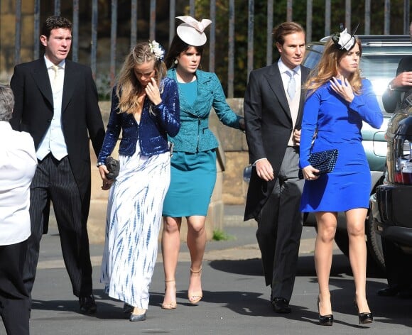 Cressida Bonas (alors petite amie du prince Harry) avec les princesses Eugenie et Beatrice d'York et leurs compagnons au mariage de Thomas van Straubenzee et Lady Melissa Percy à Northumbria en Angleterre, le 21 juin 2013