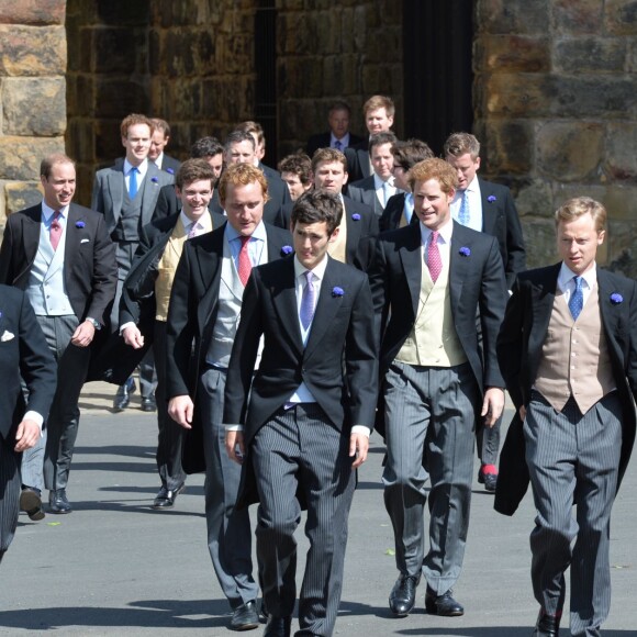 Le prince William et le prince Harry au mariage de Thomas van Straubenzee et Lady Melissa Percy à Northumbria en Angleterre, le 21 juin 2013