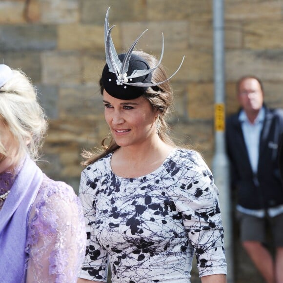 Pippa Middleton au mariage de Thomas van Straubenzee et Lady Melissa Percy à Northumbria en Angleterre, le 22 juin 2013