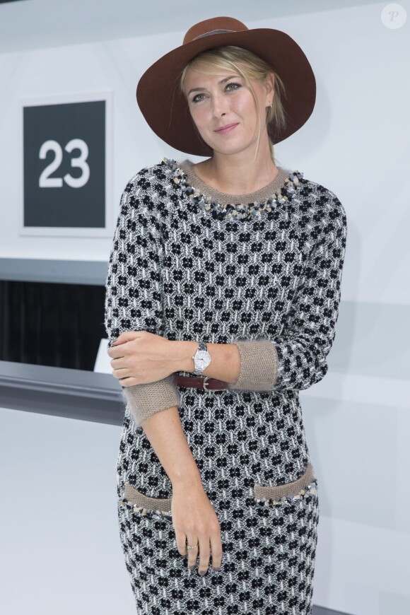 Maria Sharapova - Photocall au défilé de mode "Chanel", collection prêt-à-porter printemps-été 2016, au Grand Palais à Paris. Le 6 Octobre 2015