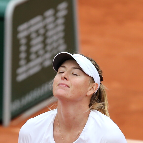 Maria Sharapova remporte facilement son match contre Samantha Stosur (6-3, 6-4) à Roland Garros le 29 mai 2015.