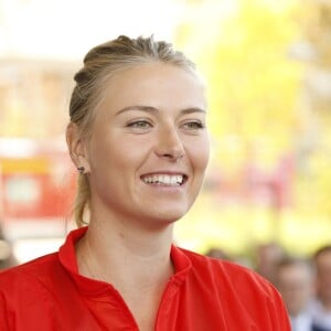 Maria Sharapova lors d'un match d'exhibition contre Andre Agassi lors du Grand Prix de Stuttgart 2015, à Stuttgart le 21 avril 2015.rt