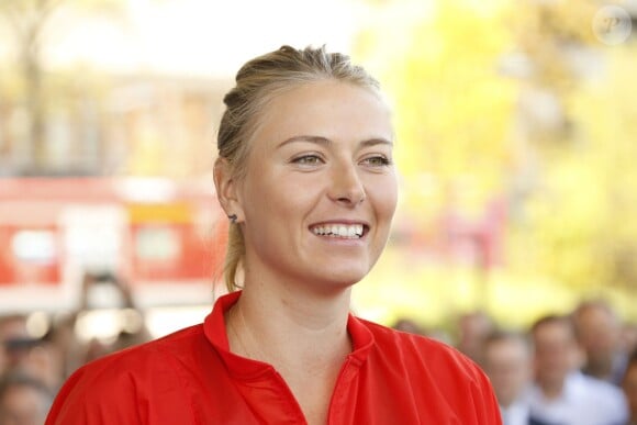 Maria Sharapova lors d'un match d'exhibition contre Andre Agassi lors du Grand Prix de Stuttgart 2015, à Stuttgart le 21 avril 2015.rt