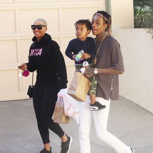 Amber Rose et son mari Wiz Khalifa emmènent leur fils Sebastian jouer au parc à Los Angeles, le 16 décembre 2015