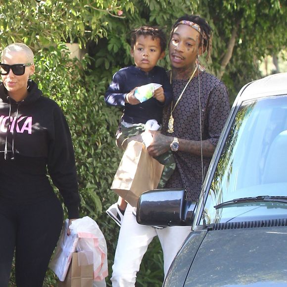 Amber Rose et son mari Wiz Khalifa emmènent leur fils Sebastian jouer au parc à Los Angeles, le 16 décembre 2015
