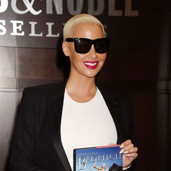 Amber Rose dédicace son livre "How To Be A Bad Bitch" chez Barnes & Noble à Los Angeles. Le 29 octobre 2015 © CPA / Bestimage