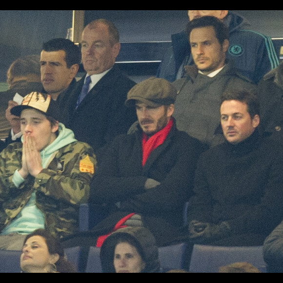 David Beckham et son fils Brooklyn - People au match des 1/8 de finale de la Ligue Champions entre Chelsea et le PSG à Londres le 9 mars 2016. Le PSG à battu Chelsea sur le score de 2-1 et se qualifie pour les quarts de finale de la Ligue des Champions. © Pierre Perusseau/Bestimage