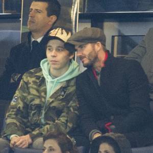 David Beckham et son fils Brooklyn - People au match des 1/8 de finale de la Ligue Champions entre Chelsea et le PSG à Londres le 9 mars 2016. Le PSG à battu Chelsea sur le score de 2-1 et se qualifie pour les quarts de finale de la Ligue des Champions. © Pierre Perusseau/Bestimage