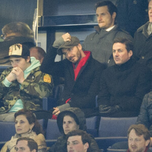 David Beckham et son fils Brooklyn - People au match des 1/8 de finale de la Ligue Champions entre Chelsea et le PSG à Londres le 9 mars 2016. Le PSG à battu Chelsea sur le score de 2-1 et se qualifie pour les quarts de finale de la Ligue des Champions. © Pierre Perusseau/Bestimage