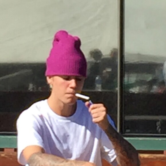 Justin Bieber fait du ski à Big Bear avec des amis, le 2 mars 2016