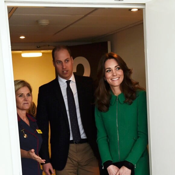 Kate Middleton et le prince William, duchesse et duc de Cambridge, étaient le 10 mars 2016 à l'hôpital St Thomas à Londres pour évoquer la prévention du suicide et l'importance de la sensibilisation sur la santé mentale.