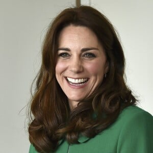 Kate Middleton, avec son époux le prince William, était le 10 mars 2016 à l'hôpital St Thomas à Londres pour évoquer la prévention du suicide et l'importance de la sensibilisation sur la santé mentale.