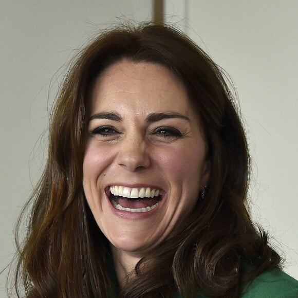 Kate Middleton, avec son époux le prince William, était le 10 mars 2016 à l'hôpital St Thomas à Londres pour évoquer la prévention du suicide et l'importance de la sensibilisation sur la santé mentale.