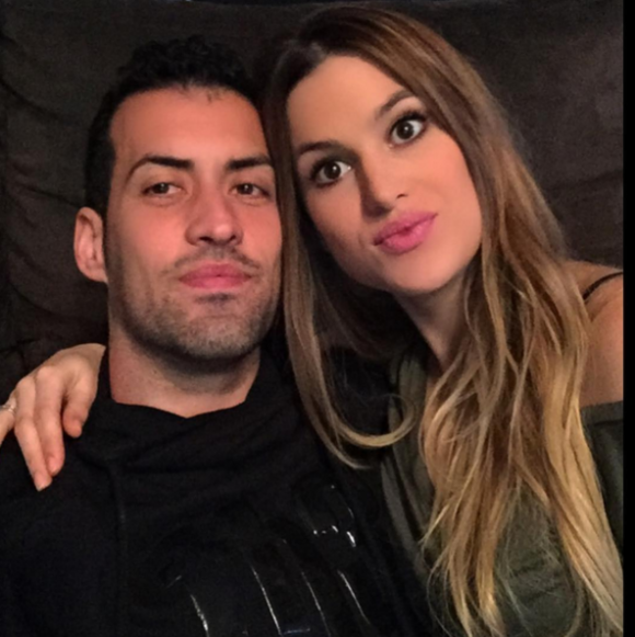 Sergio Busquets et Elena Galera (photo de son compte Instagram, Saint Valentin 2016) sont devenus le 8 mars 2016 parents de leur premier enfant, un petit Enzo.
