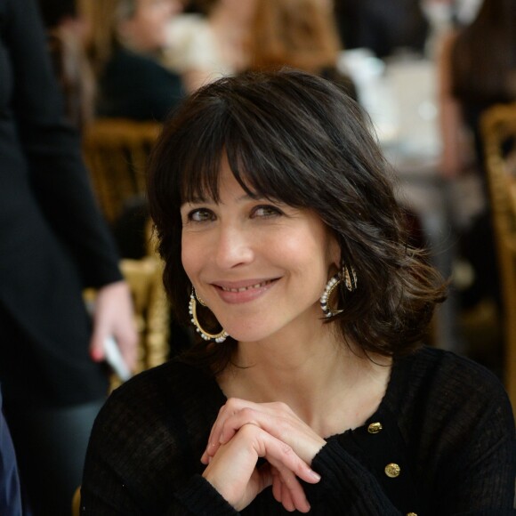 Exclusif - Sophie Marceau (Ambassadrice du Chinese Business Club) au déjeuner du Chinese Business Club pour la journée internationale des femmes autour de son ambassadrice Sophie Marceau à l'hôtel Intercontinental à Paris le 8 mars 2016. Ce déjeuner a réuni environ 250 femmes. Sophie Marceau a reçu le prix Bucherer "femme de l'année 2016" et l'artiste Huang FengRong a réalisé en direct un portrait d'elle en feuilles d'or. © Rachid Bellak / Bestimage