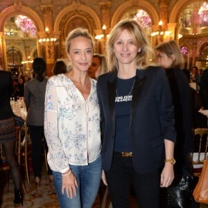 Exclusif - Hélène de Fougerolles et Sarah Lavoine au déjeuner du Chinese Business Club pour la journée internationale des femmes autour de son ambassadrice Sophie Marceau à l'hôtel Intercontinental à Paris le 8 mars 2016. Ce déjeuner a réuni environ 250 femmes. Sophie Marceau a reçu le prix Bucherer "femme de l'année 2016" et l'artiste Huang FengRong a réalisé en direct un portrait d'elle en feuilles d'or. © Rachid Bellak / Bestimage