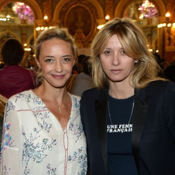 Exclusif - Hélène de Fougerolles et Sarah Lavoine au déjeuner du Chinese Business Club pour la journée internationale des femmes autour de son ambassadrice Sophie Marceau à l'hôtel Intercontinental à Paris le 8 mars 2016. Ce déjeuner a réuni environ 250 femmes. Sophie Marceau a reçu le prix Bucherer "femme de l'année 2016" et l'artiste Huang FengRong a réalisé en direct un portrait d'elle en feuilles d'or. © Rachid Bellak / Bestimage