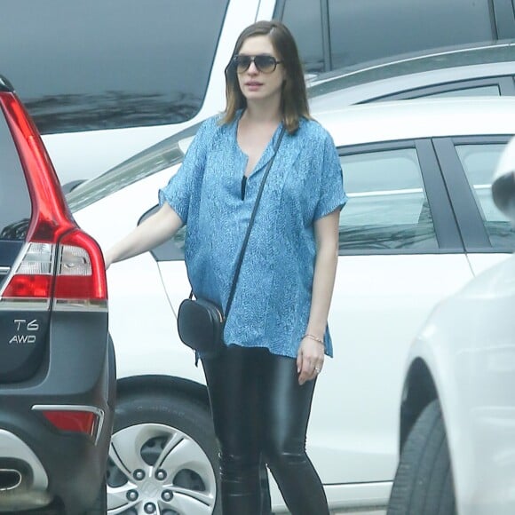 Exclusif - Anne Hathaway, enceinte, a invité des amis pour sa baby shower à Hollywood, le 5 mars 2016.