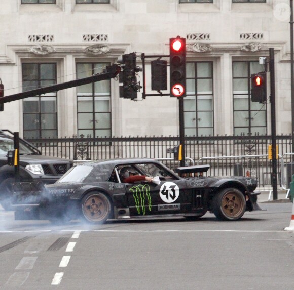 Matt LeBlanc sur le tournage de l'émission Top Gear à Londres le 11 mars 2016
