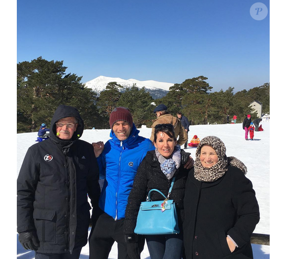 Zinédine Zidane et sa femme Véronique ainsi que ses deux parents lors d'un séjour à la montagne. Photo publiée sur Instagram, le 14 mars 2016.
