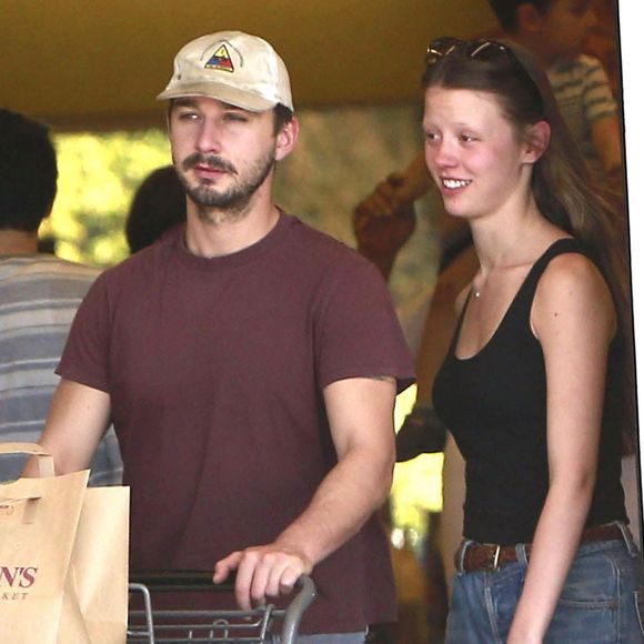 Exclusif - Shia LaBeouf et sa petite amie Mia Goth font leurs courses à Van Nuys le 23 février 2014.
