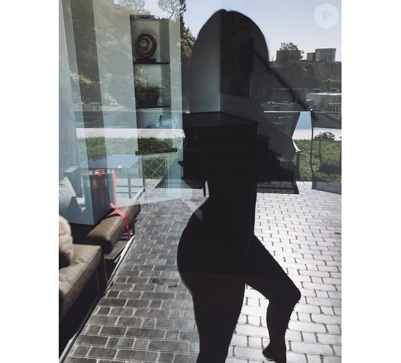 Kylie Jenner dévoile son ombre en maillot de bain, photo publiée sur sa page Instagram le 17 mars 2016.