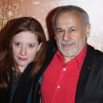Francis Perrin et sa femme Gersende à Paris, le 1er avril 2012