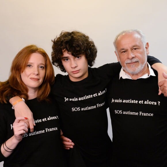 Exclusif - Francis Perrin, sa femme Gersende et leur fils Louis atteint d'autisme, à Paris, le 7 et 8 février 2016. © Rachid Bellak