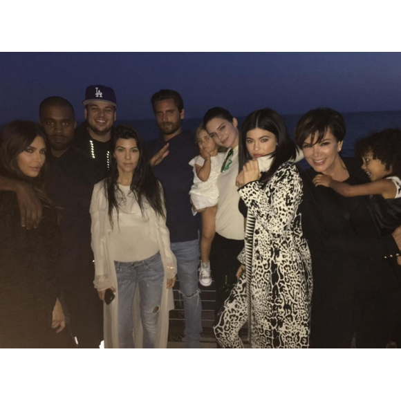 Kim Kardashian, son mari Kanye West et leur fille North avec Kourtney et son ex Scott Disick ainsi que Kendall et Kylie Jenner et la matriarche du clan Kris Jenner célèbrent l'anniversaire de Rob Kardashian en famille. Photo publiée sur Instagram, le 19 mars 2016.