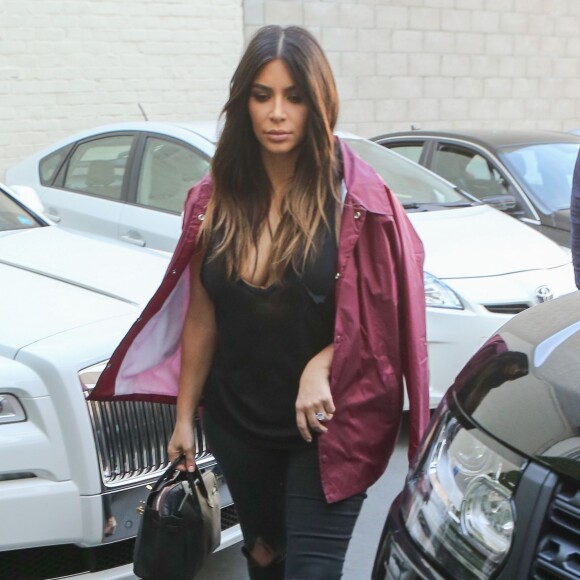 Kendall Jenner et Kim Kardashian quittent le centre medical Epione à Beverly Hills le 18 Mars 2016.