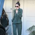 Kendall Jenner et Kim Kardashian quittent le centre medical Epione à Beverly Hills le 18 Mars 2016.