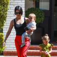 Kourtney Kardashian emmène ses enfants Penelope et Reign à leur cours de musique à Beverly Hills, le 17 mars 2016.