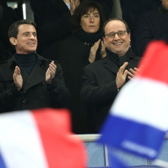 Manuel Valls et Francois Hollande au Stade de France le 19 mars 2016 lors du match France - Angleterre en clôture du Tournoi des VI Nations. © Cyril Moreau / Bestimage