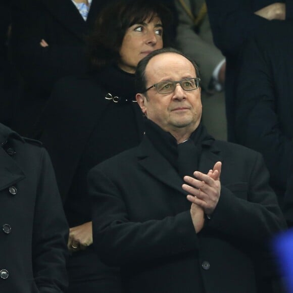 Manuel Valls et Francois Hollande au Stade de France le 19 mars 2016 lors du match France - Angleterre en clôture du Tournoi des VI Nations. © Cyril Moreau / Bestimage