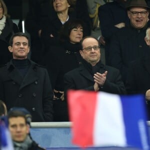 Manuel Valls et Francois Hollande au Stade de France le 19 mars 2016 lors du match France - Angleterre en clôture du Tournoi des VI Nations. © Cyril Moreau / Bestimage