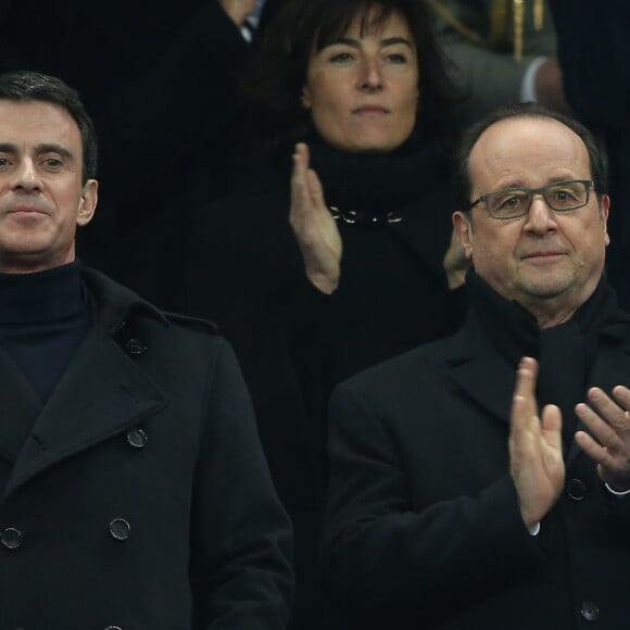 Manuel Valls et Francois Hollande au Stade de France le 19 mars 2016 lors du match France - Angleterre en clôture du Tournoi des VI Nations. © Cyril Moreau / Bestimage