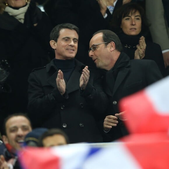 Manuel Valls et Francois Hollande au Stade de France le 19 mars 2016 lors du match France - Angleterre en clôture du Tournoi des VI Nations. © Cyril Moreau / Bestimage