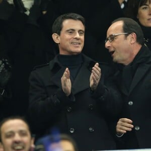 Manuel Valls et Francois Hollande au Stade de France le 19 mars 2016 lors du match France - Angleterre en clôture du Tournoi des VI Nations. © Cyril Moreau / Bestimage