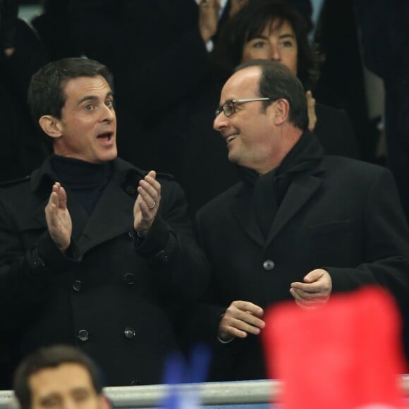 Manuel Valls et Francois Hollande au Stade de France le 19 mars 2016 lors du match France - Angleterre en clôture du Tournoi des VI Nations. © Cyril Moreau / Bestimage