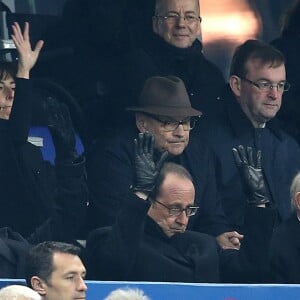 Manuel Valls et Francois Hollande au Stade de France le 19 mars 2016 lors du match France - Angleterre en clôture du Tournoi des VI Nations. © Cyril Moreau / Bestimage