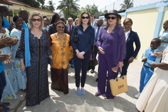 Exclusif - Dominique Ouattara, Aminata Maiga, Carla Bruni Sarkozy et Ira von Fürstenberg - Dans le cadre de la fondation de Dominique Ouattara "Children of Africa", qui vient en aide aux enfants d'Afrique, dans les secteurs de la santé, l'éducation, le social et les centres subventionnés, de nombreuses personnalités françaises ont été invitées lors d'un week-end à Abidjan du 10 au 12 mars. Pour la journée de vendredi, les personnalités ont visité l'hôpital "Mère-Enfant" à Bingerville, avant d'assister à la remise des Grands Prix de la Fondation "Children of Africa". Le 11 mars 2016 © Olivier Borde / Bestimage