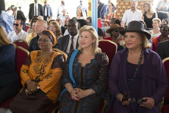 Exclusif - Aminata Maiga, Dominique Ouattara et Ira von Fürstenberg - Dans le cadre de la fondation de Dominique Ouattara "Children of Africa", qui vient en aide aux enfants d'Afrique, dans les secteurs de la santé, l'éducation, le social et les centres subventionnés, de nombreuses personnalités françaises ont été invitées lors d'un week-end à Abidjan du 10 au 12 mars. Pour la journée de vendredi, les personnalités ont visité l'hôpital "Mère-Enfant" à Bingerville, avant d'assister à la remise des Grands Prix de la Fondation "Children of Africa". Le 11 mars 2016 © Olivier Borde / Bestimage